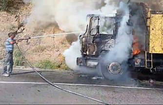 Çorum'da yangın çıkan kamyon kullanılamaz hale geldi