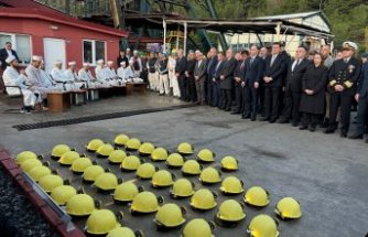 Amasra'daki patlamada hayatını kaybeden 43 madenci anıldı