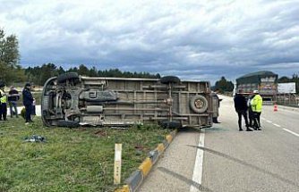 Kastamonu'da okul servisi ile tırın çarpışması sonucu 12'si öğrenci 13 kişi yaralandı