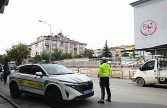 Samsun'da okul çevrelerindeki denetimlerde 18 ayrı suçtan aranan zanlı yakalandı