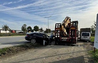 Samsun'da park halindeki tırın dorsesine çarpan otomobildeki sürücü öldü