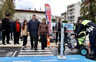 Sinop'ta öğrenciler, Mobil Trafik Eğitim Tırı'nda trafik kurallarını uygulamalı olarak deneyimledi