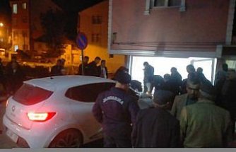 Tokat'ta iş yerine giren otomobilin sürücüsü yaralandı