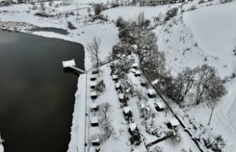 Samsun'da Ladik Gölü'nün yüzeyi kısmen dondu