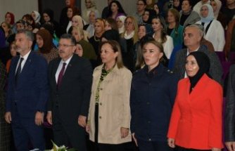 Trabzon'da “Bir Anne Baba Uyanırsa Toplum Uyanır“ adlı konferans düzenlendi