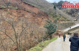 Trabzon'da mahalle yolundaki heyelan kamera tarafından kaydedildi