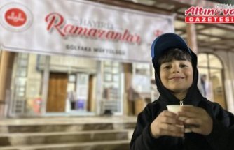 Düzce'deki camilerde teravih namazının ardından ballı şerbet ikram edildi