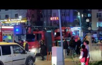 Samsun'da 5 katlı binanın çatısında çıkan yangın maddi hasara neden oldu