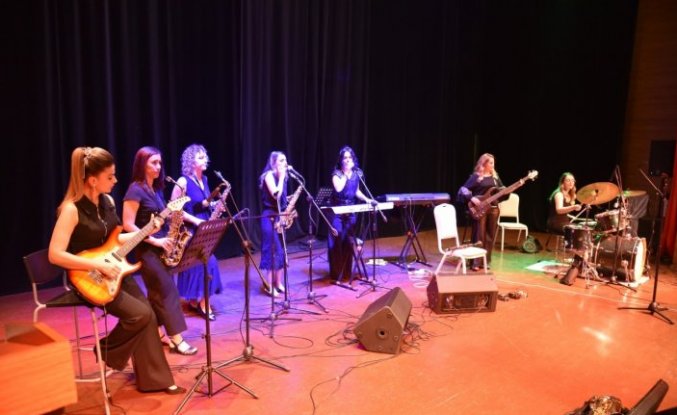 Vezirköprü Kadın Orkestrası bu yılki konserini verdi