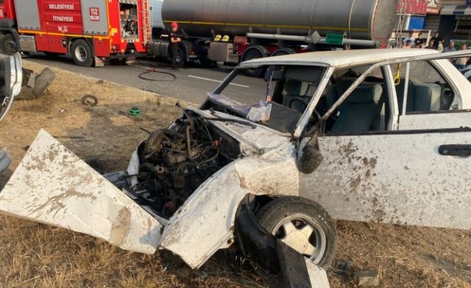Düzce'de yolda tehlikeli ilerleyen otomobillerin çarpıştığı kazada sürücüler yaralandı