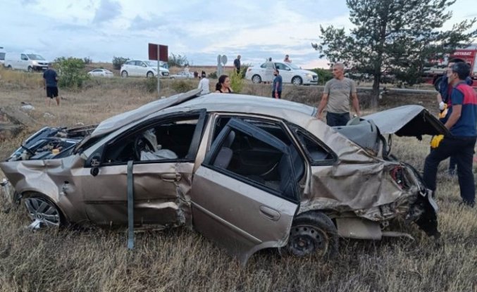 Sinop’ta tarlaya devrilen otomobildeki 2 kişi yaralandı