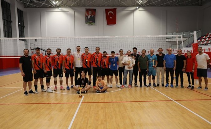 Akçaabat'ta düzenlenen voleybol turnuvası sona erdi