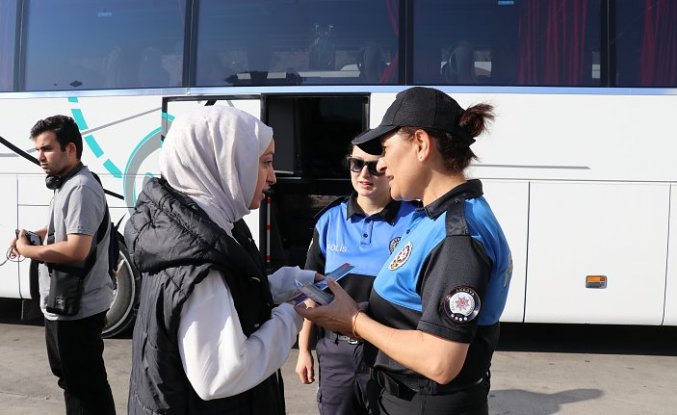 Amasya'ya üniversite öğrenimi için gelen öğrenciler otogarda karşılanıp yurda götürülüyor