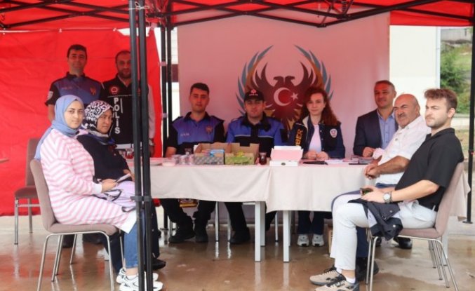 Amasya'da polis ekipleri üniversite öğrencilerini bilgilendirdi