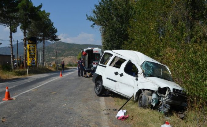 Çorum'da hafif ticari aracın devrilmesi sonucu 4 kişi yaralandı