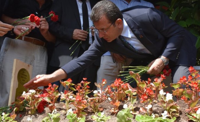 Ekrem İmamoğlu, şehit Ayar'ın Trabzon'daki mezarını ziyaret etti