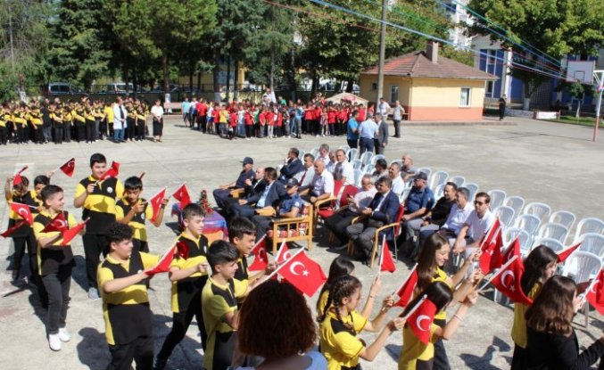 Eynesil'de “İlköğretim Haftası“ törenle kutlandı