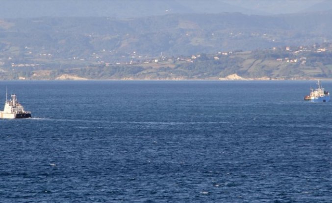 Sinop açıklarında batma tehlikesi geçiren gemi kentin doğal limanına demirledi