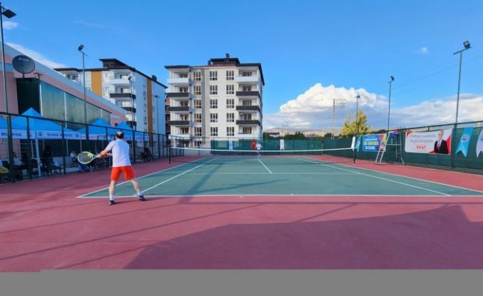 Suluova'da tenis turnuvası düzenlendi