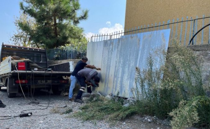 Trabzon'da metruk binaların girişleri kapatıldı