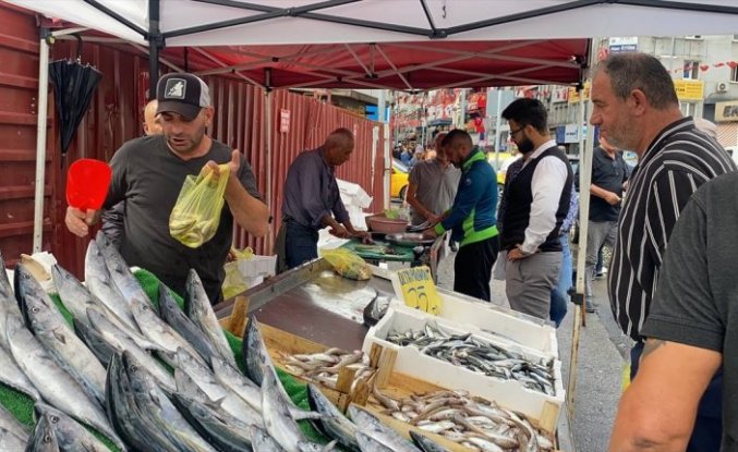 Zonguldak'ta sezonun başlamasıyla balık pazarı hareketlendi