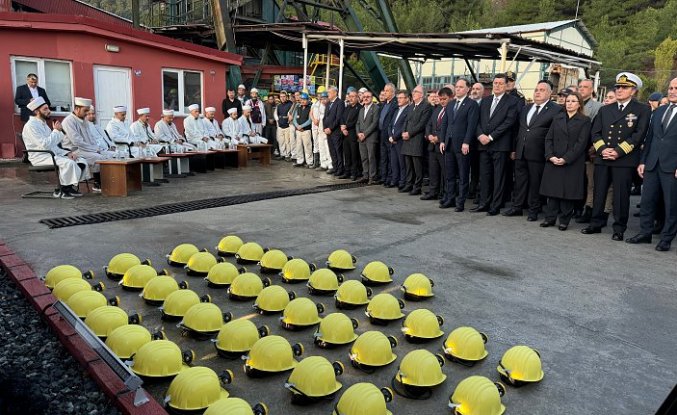 Amasra'daki patlamada hayatını kaybeden 43 madenci anıldı