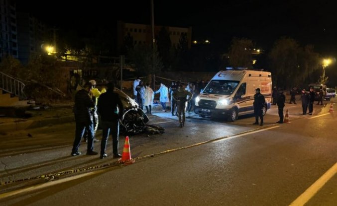 Bayburt'ta devrilen otomobilin sürücüsü öldü