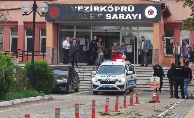 Vezirköprü'de ayrıldığı kadını bıçaklayarak öldüren, kızını yaralayan zanlı tutuklandı