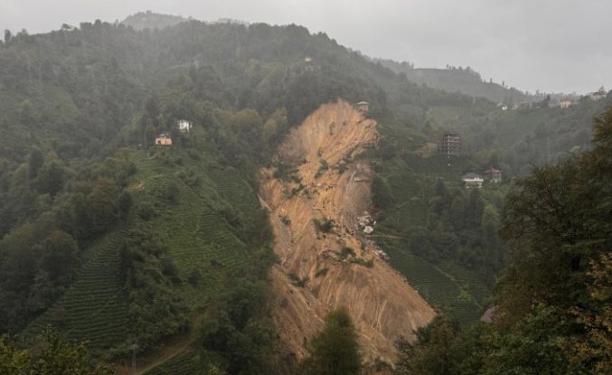 Rize'de sağanak hayatı olumsuz etkiledi