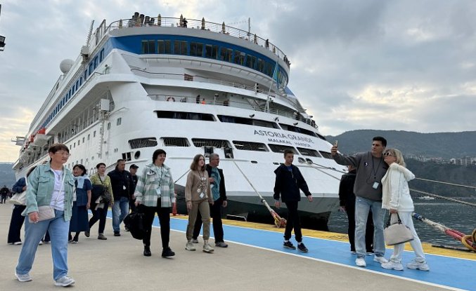 Rusya'dan 1051 kruvaziyer yolcusu Amasra'ya geldi