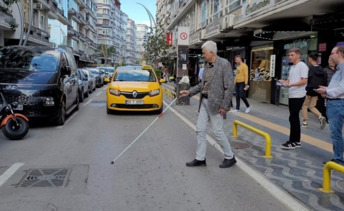 Samsun'da beyaz baston kullanan yayalara sürücülerin duyarlılığı test edildi