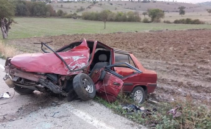 Samsun'da çarpışan otomobil ile minibüsün sürücüleri yaralandı