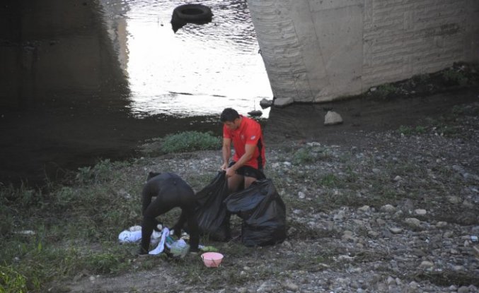 Samsun'da ırmakta ceset ihbarına giden ekipler temizlik yaptı