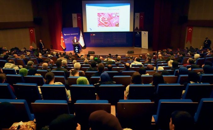 Eski TBMM Başkanı Şentop, Düzce'de “Türkiye'de Anayasalar ve Siyaset“ konferansına katıldı