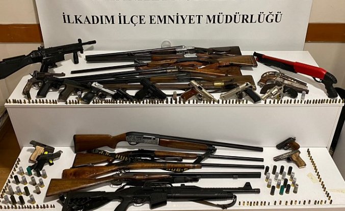 Samsun'da iki evinde 27 silah ele geçirilen zanlı yakalandı