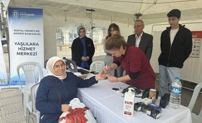 Samsun'da vatandaşlara ücretsiz kan şekeri ölçümü yapıldı