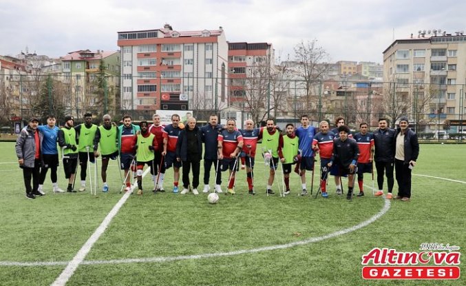 Angolalı oyuncu, bacağını kaybetmesine rağmen futboldan kopmadı