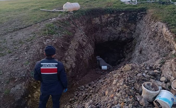 Evinin bahçesinde 3 metrelik çukur açıp kaçak kazı yapan zanlı yakalandı