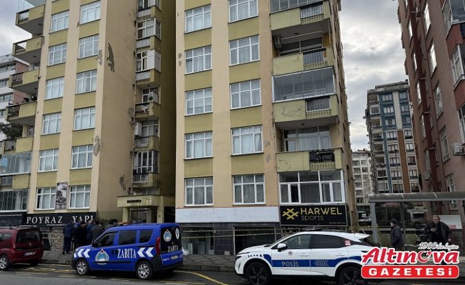 Rize'de tahliye edilen apartmanın sakinleri polis kontrolünde eşyalarını aldı