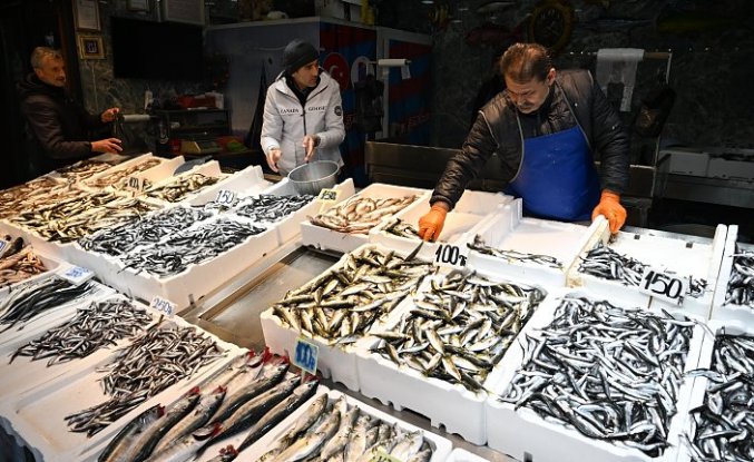 Trabzon'da olumsuz hava koşulları hamsi fiyatlarını yükseltti