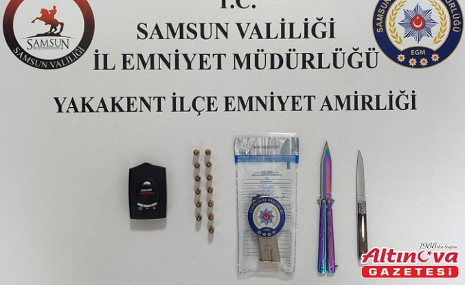 Yakakent'te bir araçta radar tespit cihazı ile mermi ve amaç dışı bıçak bulundu