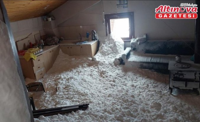 Artvin'de meydana gelen çığda iş makineleri ve bakımevinde hasar oluştu