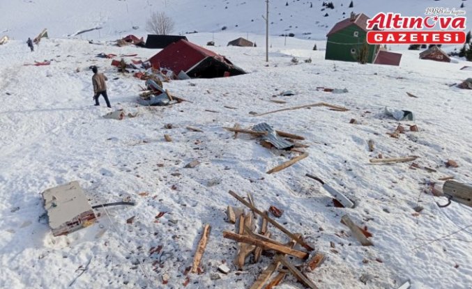 Giresun'da yaylada meydana gelen çığda bazı yapılar yıkıldı