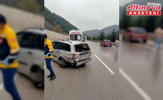 Tokat'ta bariyerlere çarpan otomobildeki 4 kişi yaralandı