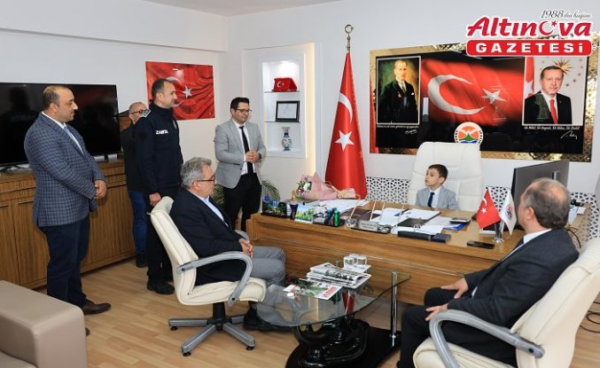 Arhavi Belediye Başkanı Ataselim, koltuğunu ilkokul öğrencisine devretti