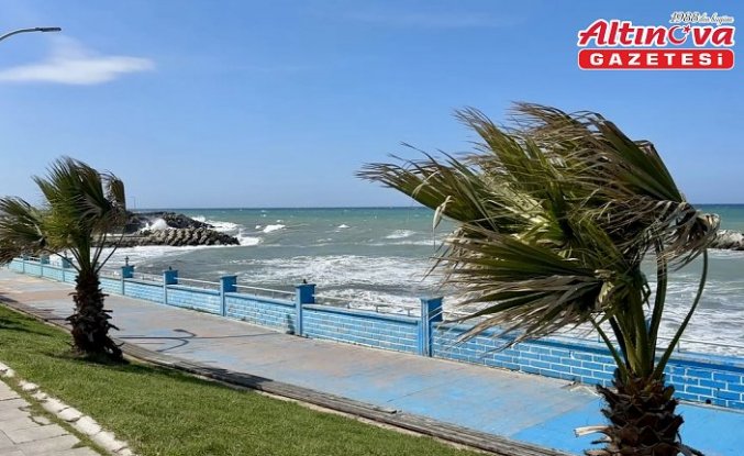Düzce'nin Karadeniz kıyısında kuvvetli rüzgar etkili oluyor