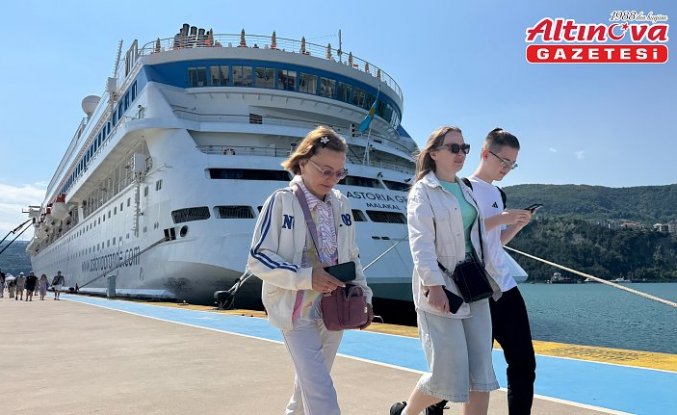 “Astoria Grande“ kruvaziyeri 997 Rus yolcusuyla Amasra'ya geldi