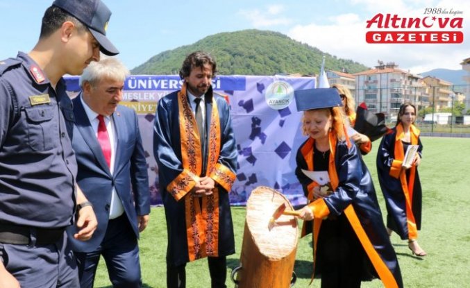 Ayancık Meslek Yüksekokulunda mezuniyet töreni yapıldı