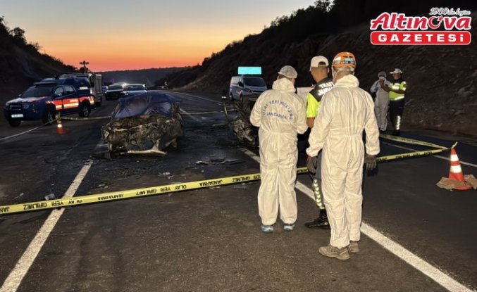 Karabük'te 2 otomobilin çarpıştığı kazada 3 kişi öldü, 5 kişi yaralandı