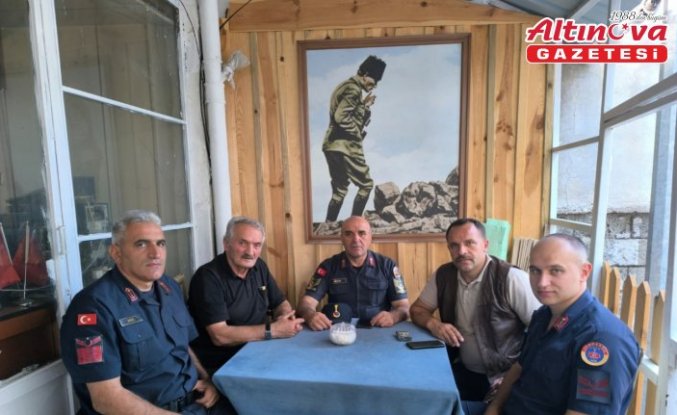 Ladik Jandarma Komutanı Demir'den gazi polis memuru Albayrak'a ziyaret